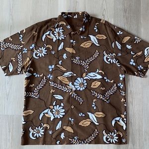 Men’s Tommy Bahama brown & blue floral print button down shirt with front pocket